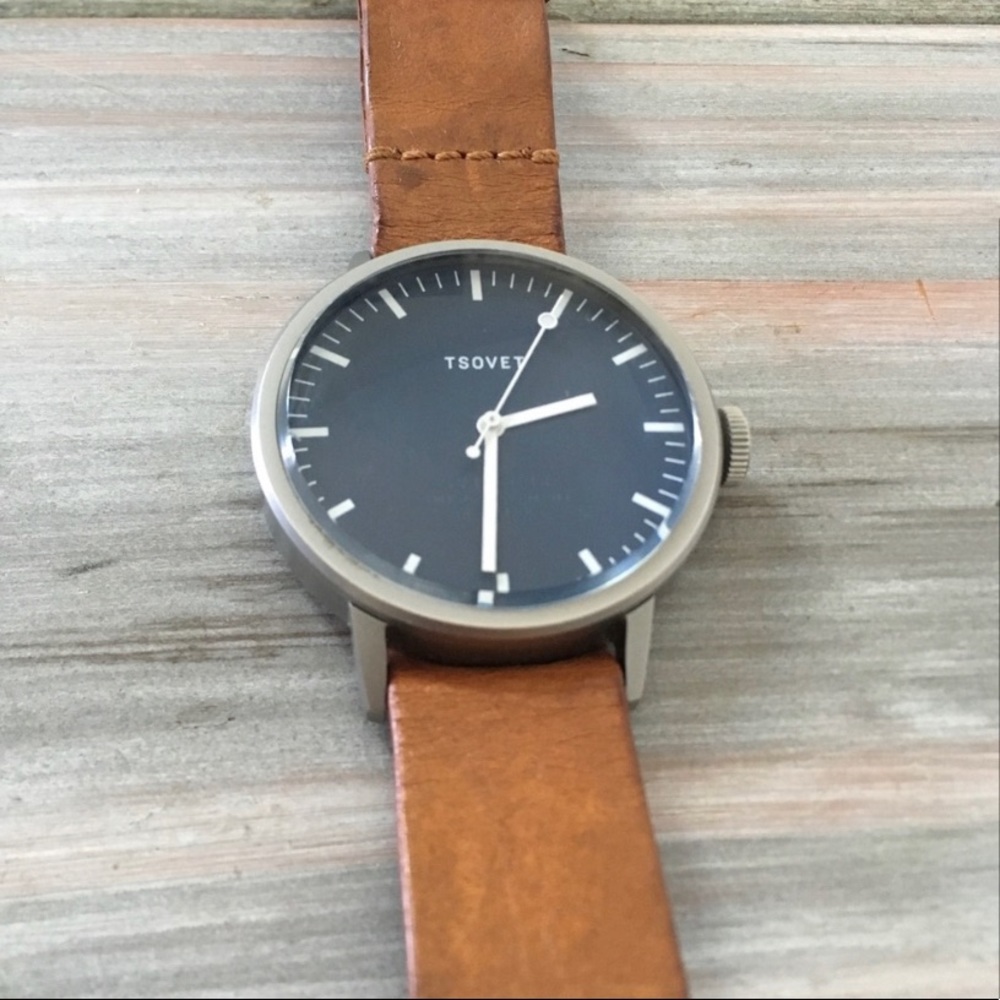 Tsovet leather and navy watch! ⏱
